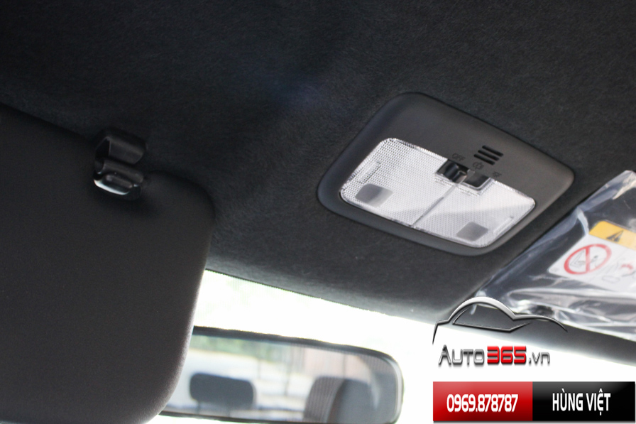 Đèn Trần Xe Ô Tô Nâng Cấp Sang Trọng